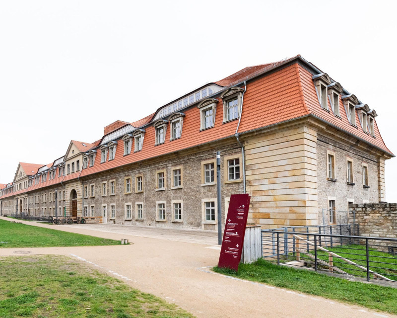 Vom abgeriegelten Militärbau zum offenen Zukunftsort  - Defensionskaserne, Petersberg Erfurt